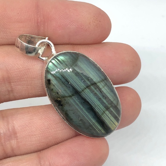 Labradorite Pendant - Picture 2 of 4
